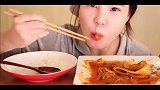 炖火腿泡菜，看起来怎么长的跟辣条一样！
