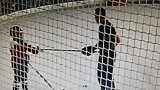 山东淄博：7岁男孩学冰球遭教练暴力击打，涉事冰场拒绝采访