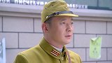 小孩独自去酒店送报纸，哪料竟有鬼子埋伏，谁知小孩竟是他派去的