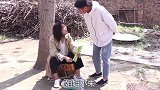 二婚男跑到小雪村头等她，把小雪吓得躲了起来，这样下去不是办法