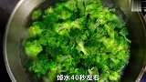 这才是西兰花最营养的吃法，翠绿爽口，好看还好吃，上桌特有面儿