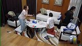 小S为了让阿雅洗碗，把阿雅忽悠的高兴又自豪，大S晓萱笑翻！