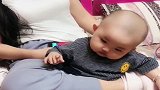 小凯皙这是亲妈妈吗直接竟把我盘在腿上了