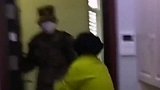 兵哥哥回家探亲 妈妈开门瞬间激动得直拍手