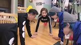 这下完了，原来你们两个是一起的，专欺负我一个外来的