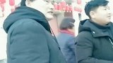大衣哥知道大衣嫂单纯，容易上当受骗，很不放心她！