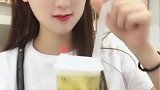 说实话，姑娘喝的这个茶，村里的孩子只有在电视上见过