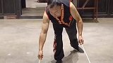 师傅展示非遗打花棍，节奏感十足