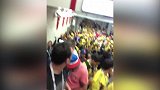 水泄不通 哥伦比亚球迷占领地铁站 狭小范围仍能高歌