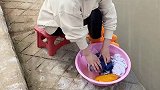 雨季来了，赶紧备上这款雨衣吧，不仅挡风挡雨，还能腾出手来，而且颜值还高！平时干活方便多了