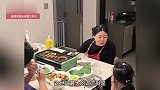 “爸爸好还是妈妈好”？女儿脫口而出“妈妈好”，接着妈妈的一番话让孩子爸爸听哭了