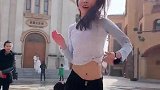 街边偶遇姑娘跳舞动作也太酷了吧网友我可以娶你回家吗！
