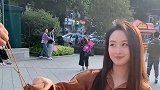 这是我们学校的校花，颜值和女明星刘亦菲有些相似，你们觉得呢