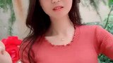 你第一眼看到了花儿还是人？