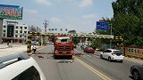 大货车司机躲得过限行却躲不过限高杆，这问题到底该如何解决
