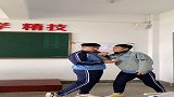 搞怪的男同学，搞笑的表演