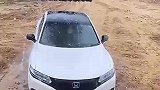 用挖机洗车，你天窗好像没关