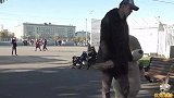 扮成泰迪熊，大街上为所欲为，俄罗斯搞笑恶作剧