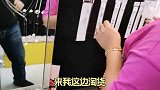 遇到大客户了，卖银饰的顾客把我店里一半银饰都挑走了，她赚了