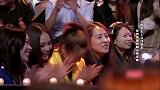 老公登台阻扰六旬妻子表演，背后内有隐情，皆是为爱情丨妈妈咪呀