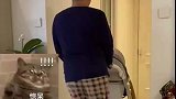 当爸爸给孩子哄睡成功，心情是相当美丽