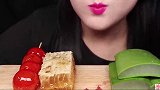 动手吃甜点吃美味蜂蜜蛋糕