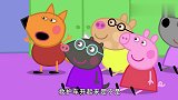 小猪佩奇：玩具熊跌倒，佩奇叫来救护车，将玩具熊包扎好！