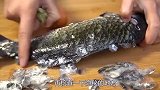 刮鱼鳞只需一个塑料袋，鱼鳞不飞溅不脏手，真省事