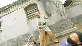 这边还在收拾行李呢，那一边山贼就已经过来了