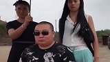 哥们，你们这仨逗比，这操作差点给我笑岔气了！