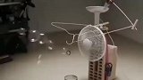 这是我见过最不无聊的电风扇，底盘在摆动