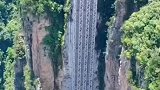 坐着电梯看风景