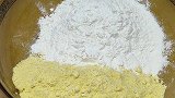 两种面粉混合做美食，无任何添加剂，3分钟学会，出锅嘎弸脆