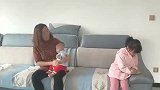 儿媳每月给婆婆八千，回家却看到大嫂儿子吃肉，自己女儿喝汤！
