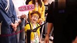 《二十不惑》花絮：赵小卷成剧组团宠，炸克婶简直萌翻天了！