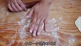 难怪饭店的韭菜包子颜色那么翠绿，原来方法这么简单，松软好吃
