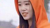 美女歌手一首民谣《当你》，人美曲美，越听越好听！