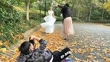 伴娘撒花，撤退太匆忙，幸亏摄影师挡住了