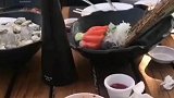 苍蝇停在旋转的机器上，顾客一看愣住了