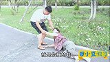 人摔倒小伙子帮忙扶起来，老人却诬陷小伙子将撞倒自己