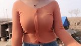 女人到了三十，魅力反而浓郁，简单的衣服也能散发女人味
