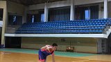 推桶连续胯下突破，模拟防守上抢时，加速突破过人
