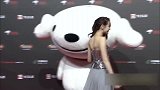 众女星同场比美迪丽热巴头发凌乱，宋茜状态差，关晓彤赢了