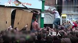 格斗迷-20190320-球赛变斗殴，连警察都拦不住了！