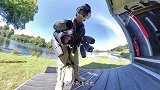 英国小伙发明飞行服，能随意穿越高山河流，人类要进入飞行时代？