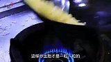 看看9000一月的大厨，是怎样做蛋炒饭的，这手法太牛了