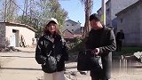儿子谈生意接母亲进城，签完合同又把她赶走，这时老板来了