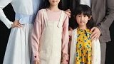 相恋23年，陆毅鲍蕾夫妇已是神仙眷侣，一家四口如同复制粘贴