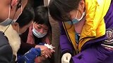 把孩子交给我！女医生获全国三八红旗手回家高铁上救人 全国三八红旗手  女医生