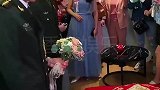 新郎官掀开红盖头的瞬间看呆了：我媳妇怎么变成小岳岳呢！